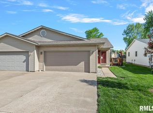 203 Wintergreen Dr, Chatham, IL 62629