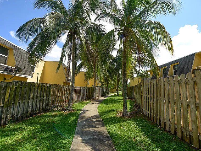 Pelican Pointe — Photo 14