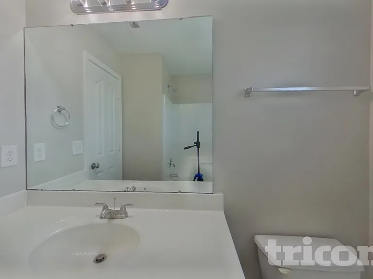 917 Redford Ln — Photo 15