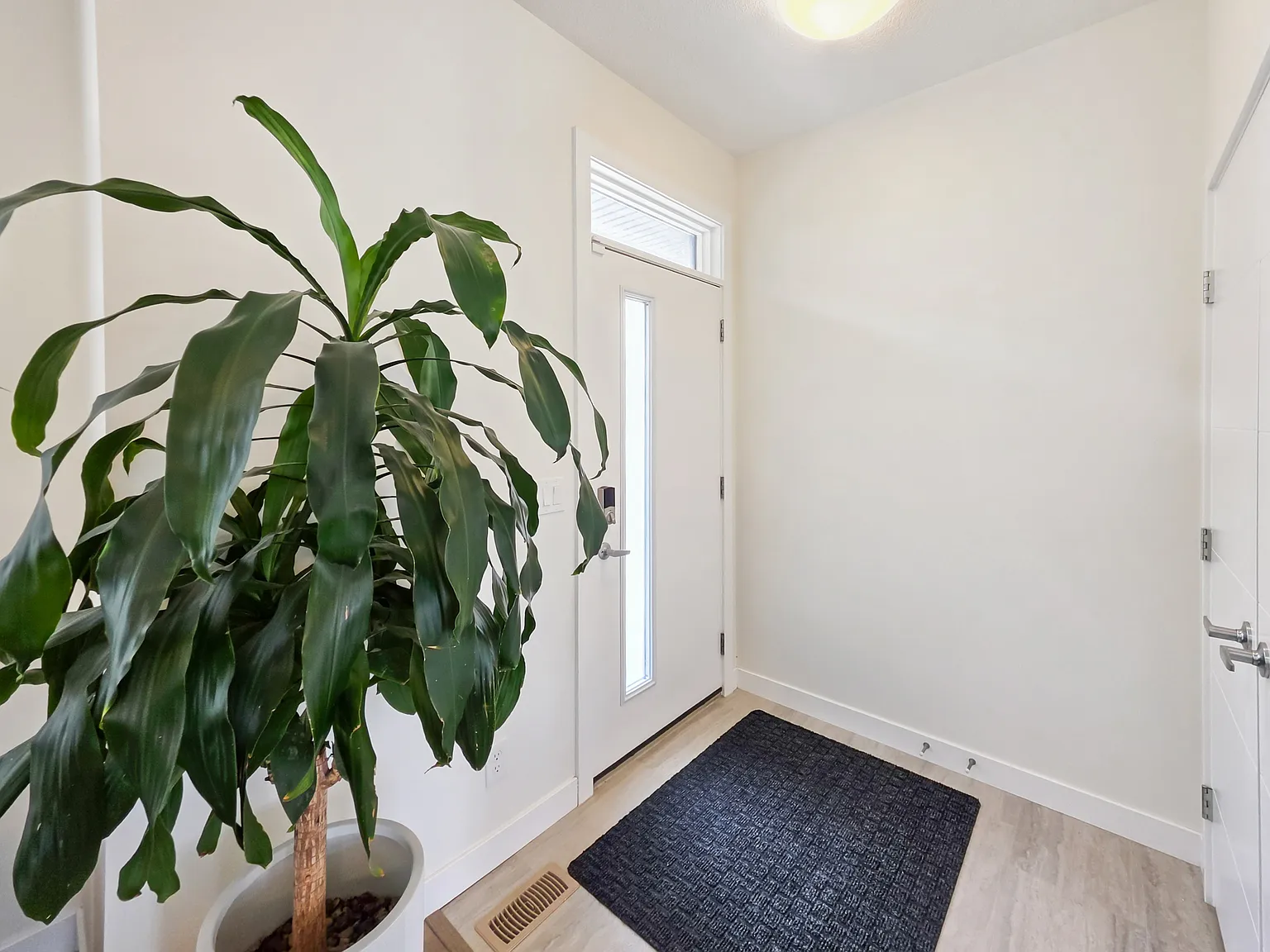 206 Sage Meadows Gardens NW (Arrive at Sage), Calgary, AB - NA — Photo 3