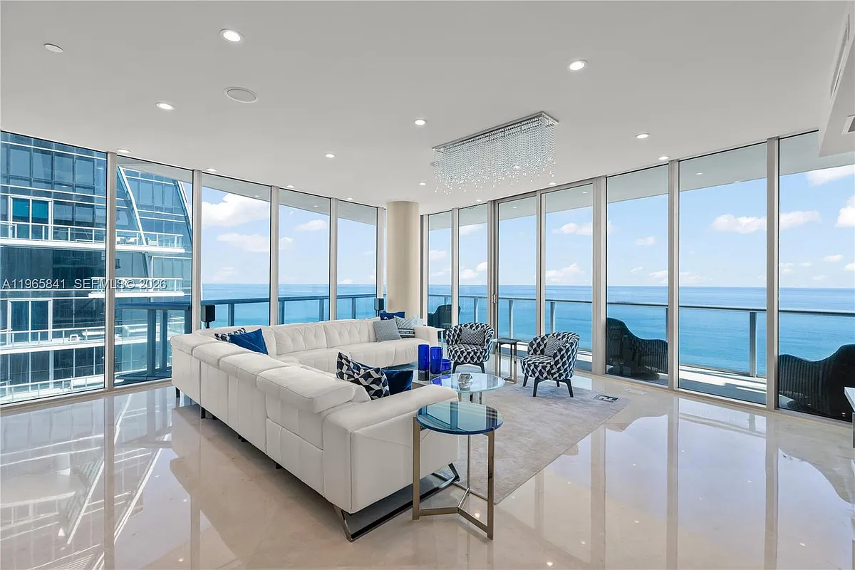 Building Photo - 17001 Collins Ave #4608