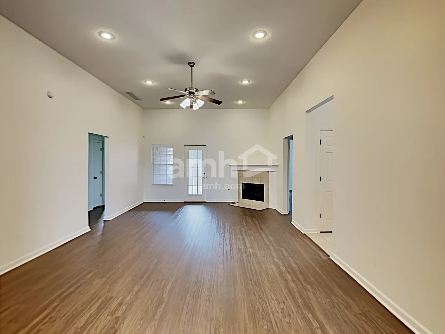 4 bed, 2.0 bath, 1954 sqft, $2,115 — Photo 3