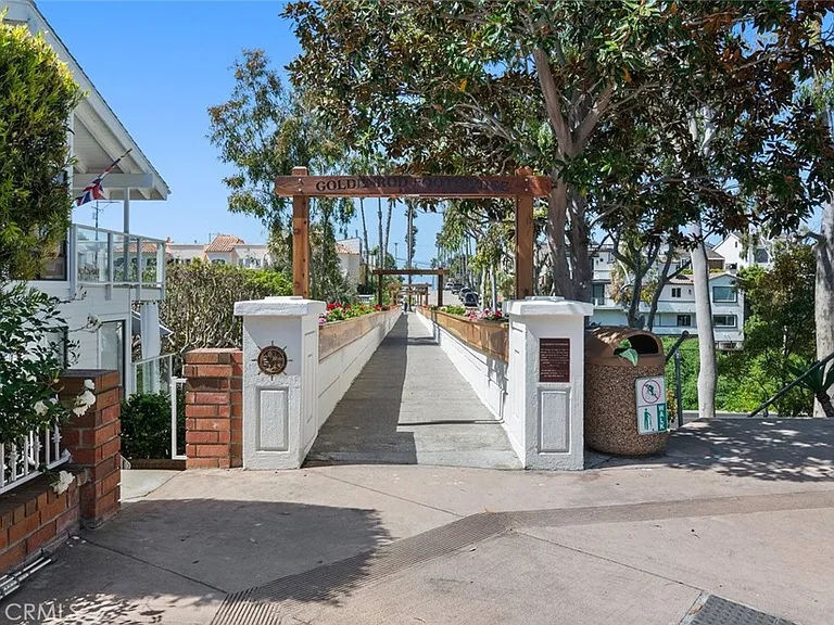 411 Goldenrod Ave #B — Photo 36