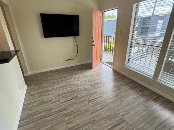 3000 Guadalupe St APT 214, Austin, TX 78705