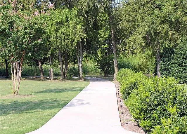 6840 Stonecrop Dr — Photo 12