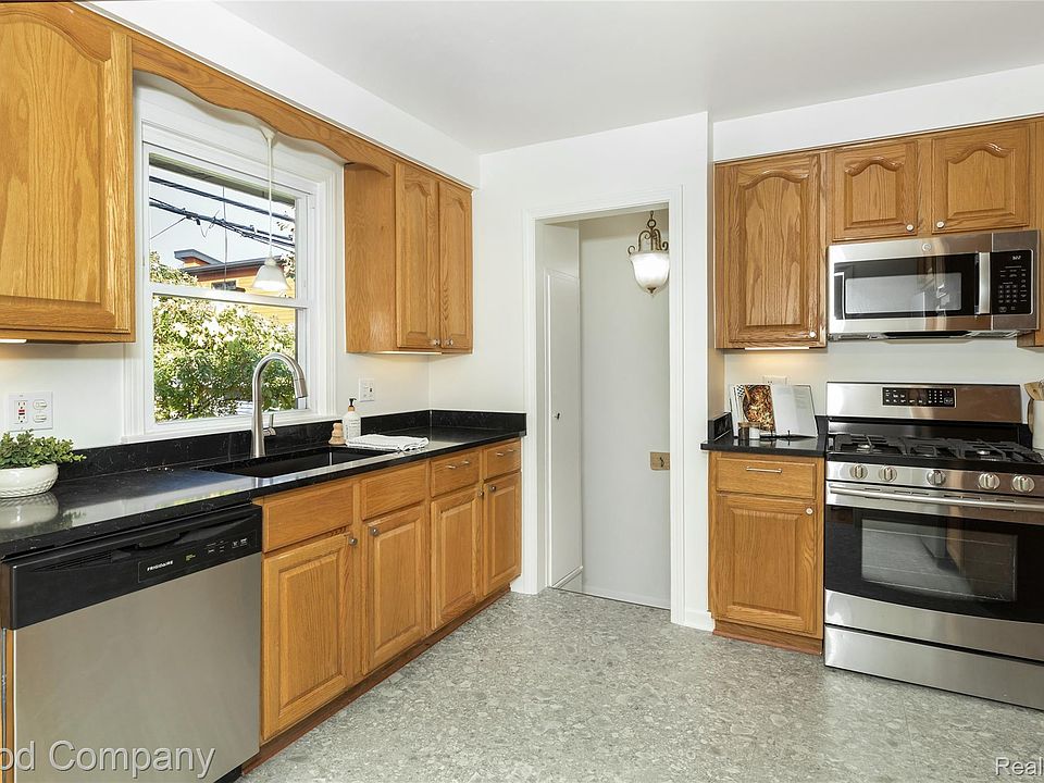 938 Edgewood Dr, photo 11