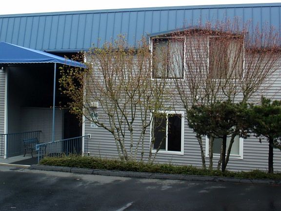 2nd image of 924 Shorewood Dr APT 35