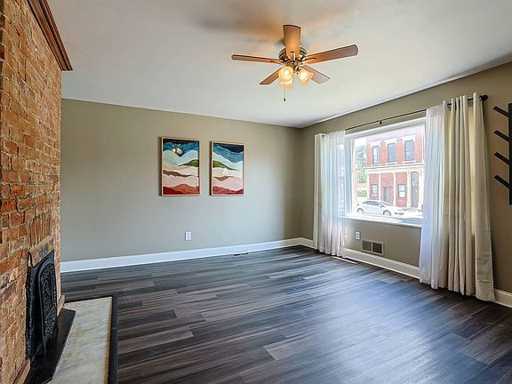 4th image of 106 Ash St