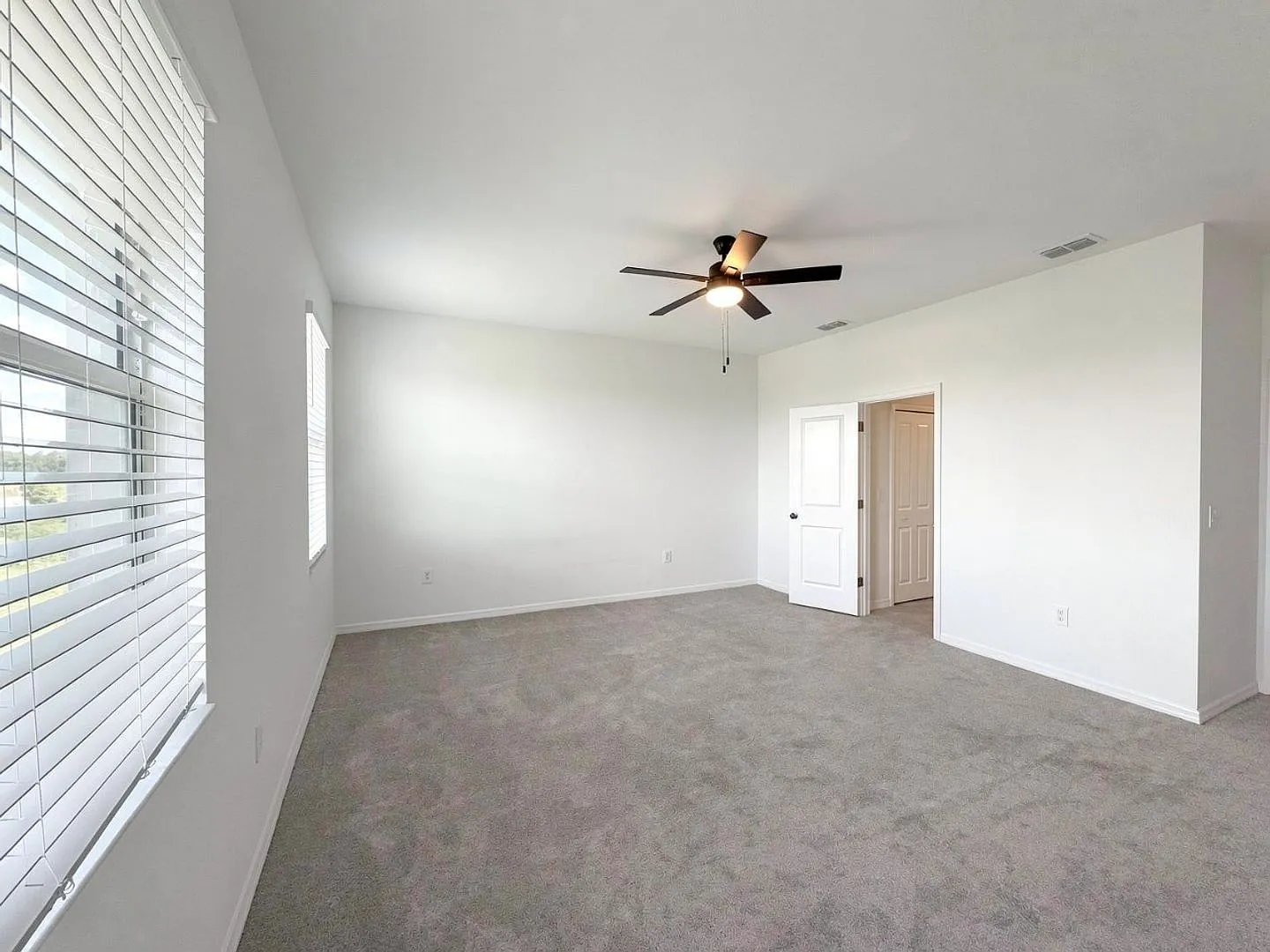 Annual lease, 3-bedroom, 2.5-bathroom townhome in Orange Blossom Ranch — Photo 4