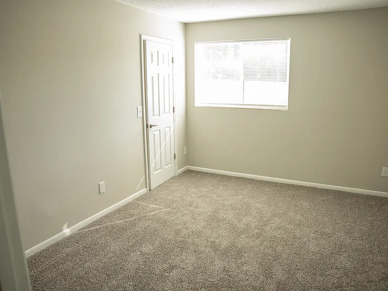 Woodland Apartments — Photo 8