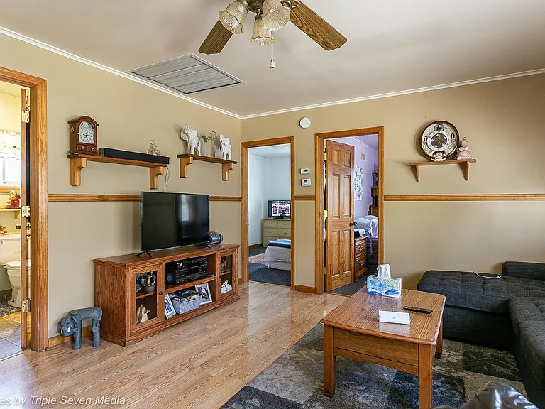 7134 W 74th Pl — Photo 8