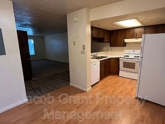 3rd image of 735 Whittier St