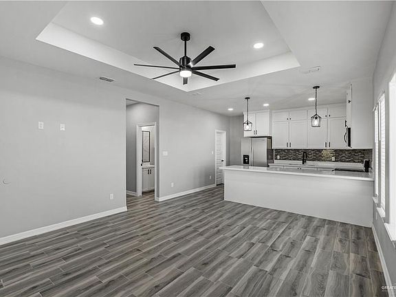 4th image of 2701 Bald Cypress Dr