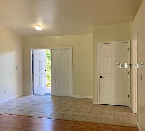 3rd image of 1888 N San Mateo Dr