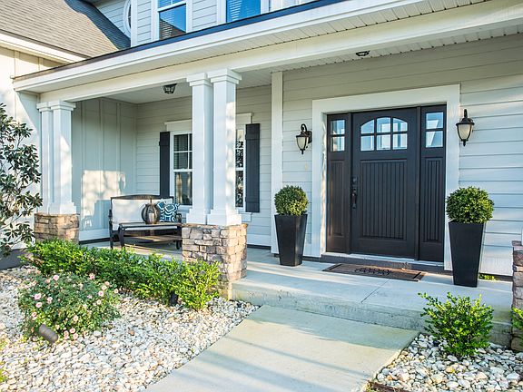 4th image of 270 STONERIDGE Drive SW