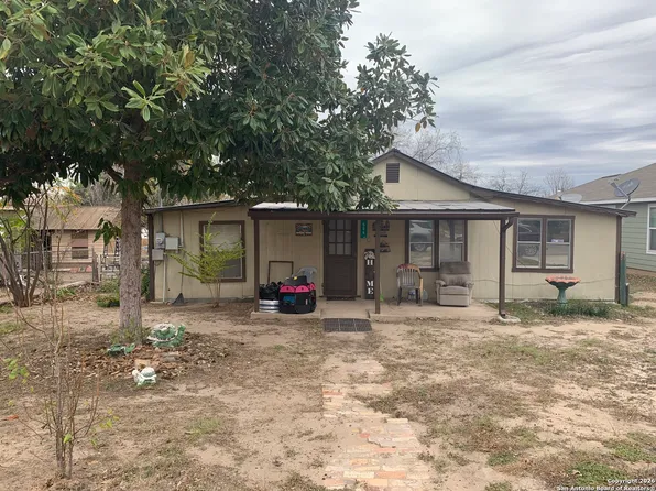 504 6 th street, Natalia, TX 78059
