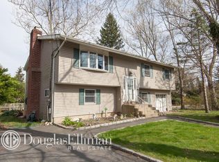 1351 Manor Ln, Bay Shore, NY