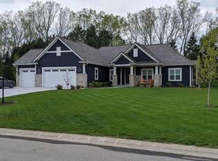 20640 Chadwick Ln, Brookfield, WI 53045