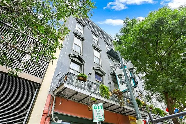 137 Carondelet St #101