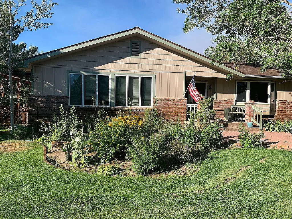 215 Bruce Dr photo 1