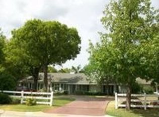 1701 Dorchester Pl, Nichols Hills, OK 73120