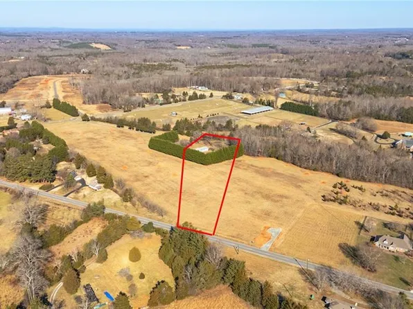 6418 Lake Brandt Rd, Summerfield, NC 27358