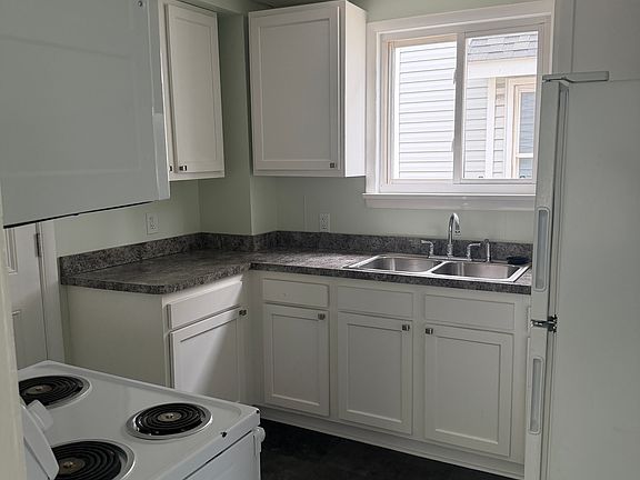 3rd image of 985 W Wilbeth Rd