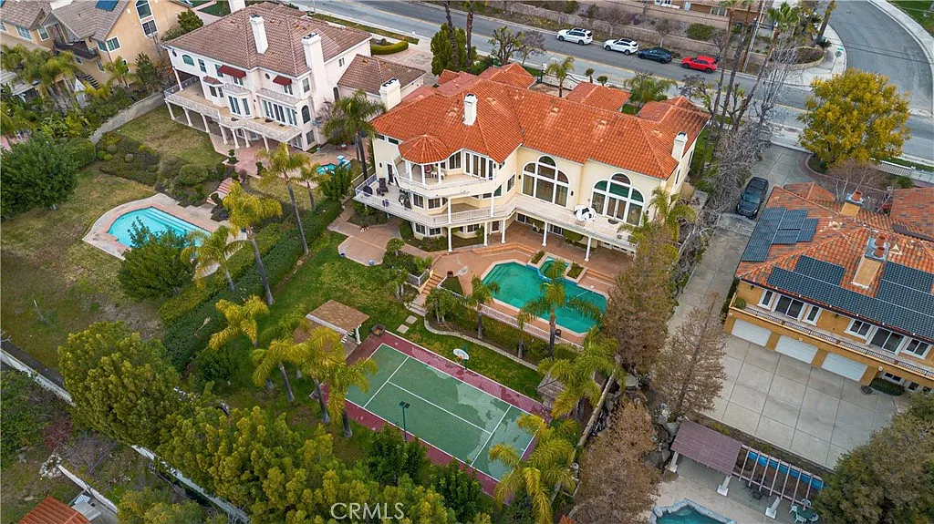 7 bed, 7.5 bath, 7729 sqft, $12,000 — Photo 3
