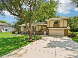 W358N5119 Crestview Dr, Oconomowoc, WI 53066