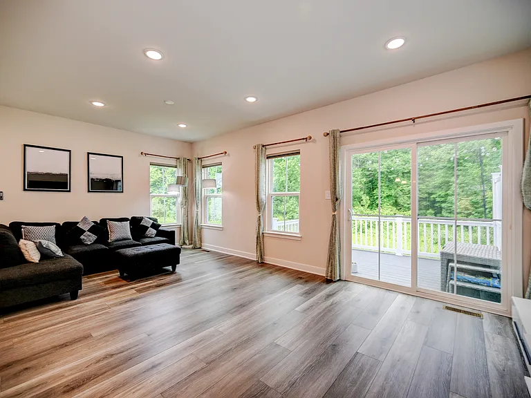 56 Pratt Ln — Photo 37