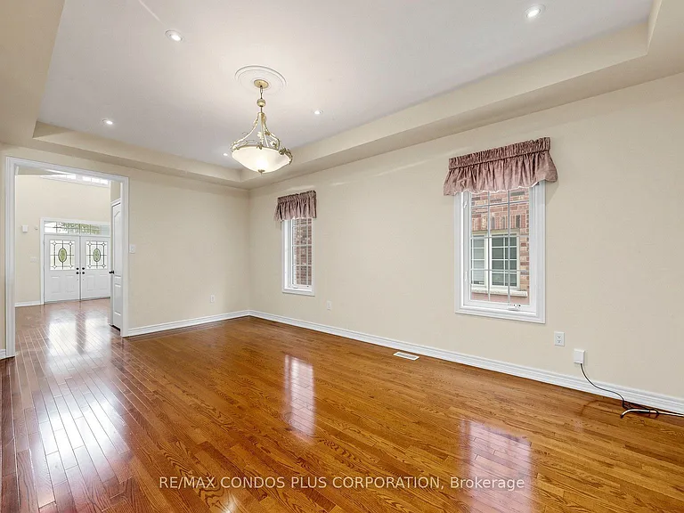 139 Queen Filomena Ave — Photo 7