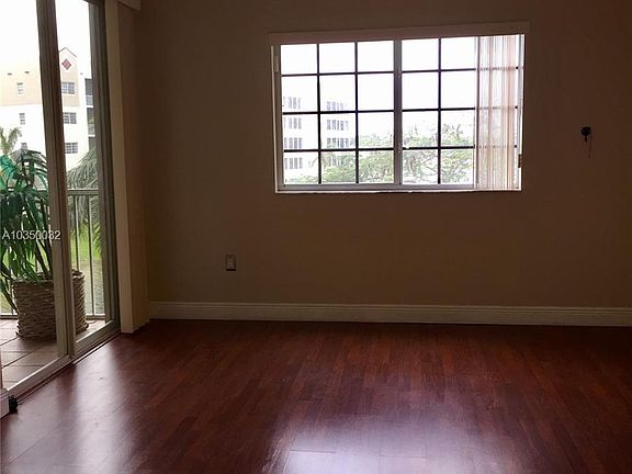 4th image of 10710 NW 66th St APT 313