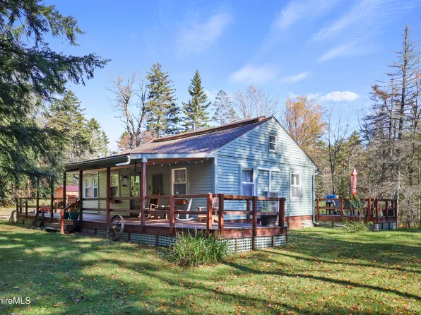 7 Garnet Mountain Ln, Peru, MA 01235