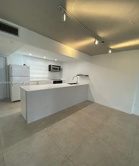 16410 Miami Dr #706 — Photo 3