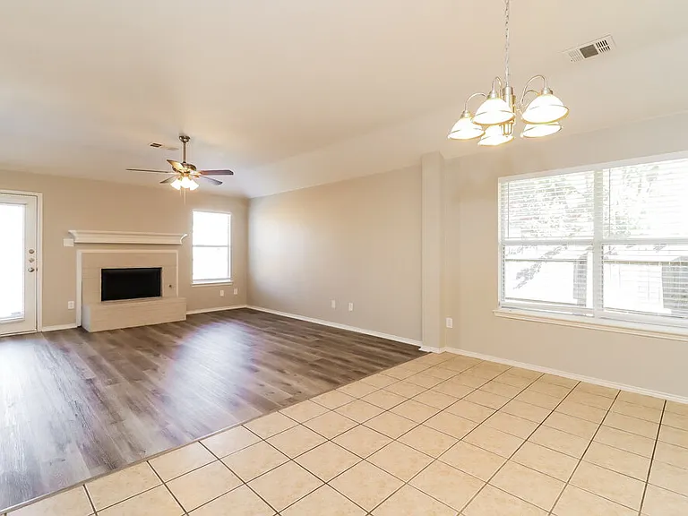2904 Bourbon St — Photo 6