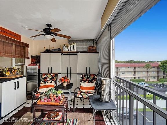 4th image of 810 SE 7th St APT 401