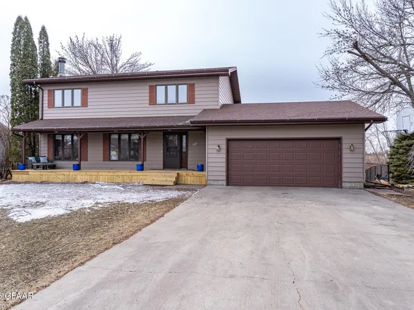 522 Maplewood Dr, Thompson, ND 58278