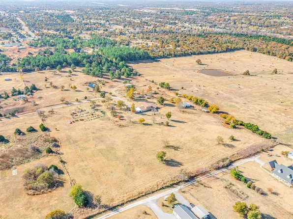 921 S Dobbs Rd, Harrah, OK 73045