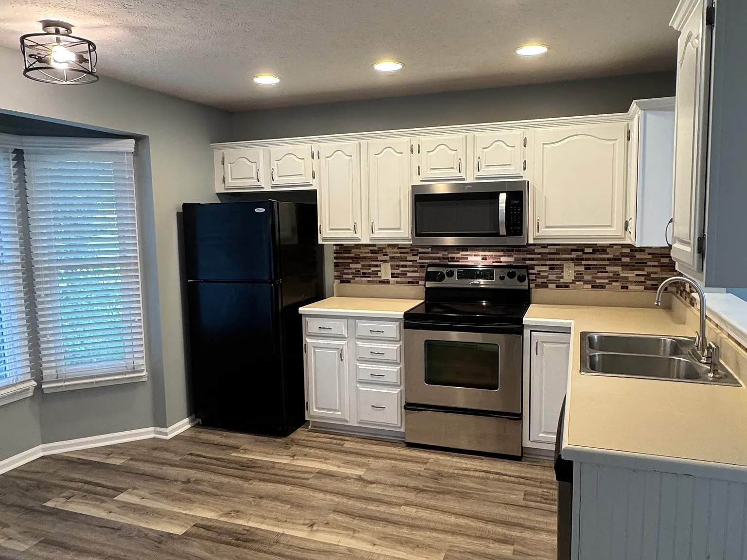 3 bed, 1452 sqft, $2,250 — Photo 2