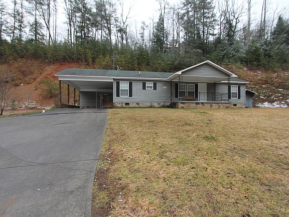 Exactly one mile from the Parkway in the heart of Pigeon For