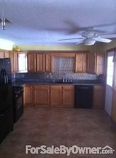 Kitchen
						:
						crown molding and chair rail in dining area, 2 ceiling fans