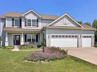 739 Pinehurst Dr, Mukwonago, WI 53149