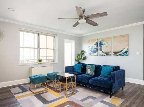 300 W Peachtree St NW, Atlanta, GA