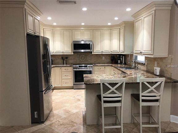2nd image of 1932 Wood Hollow Ln