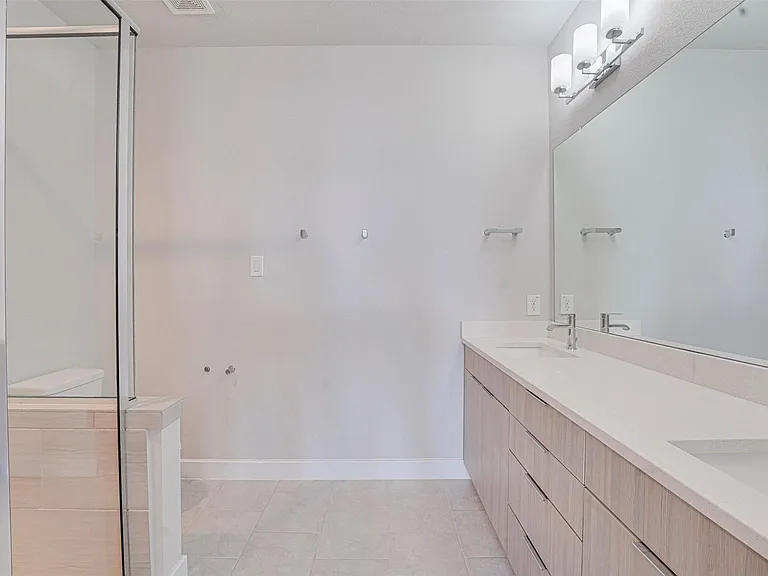 389 N Centro Cir #B — Photo 8