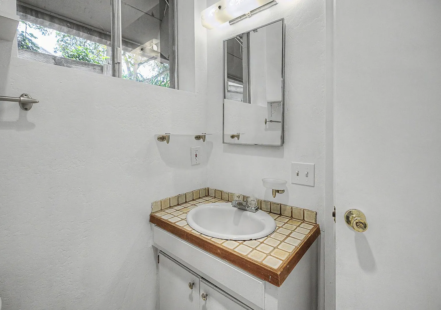 Sunny Carmel Valley Guest House (Lower Level of Main House) - 12 to 18 Month Lease - Available Now — Photo 4