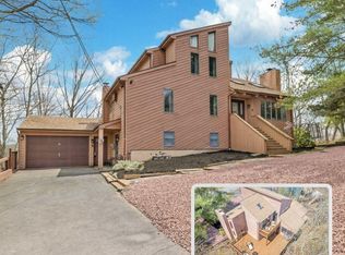 2263 Apley Ct, Bushkill, PA 18324