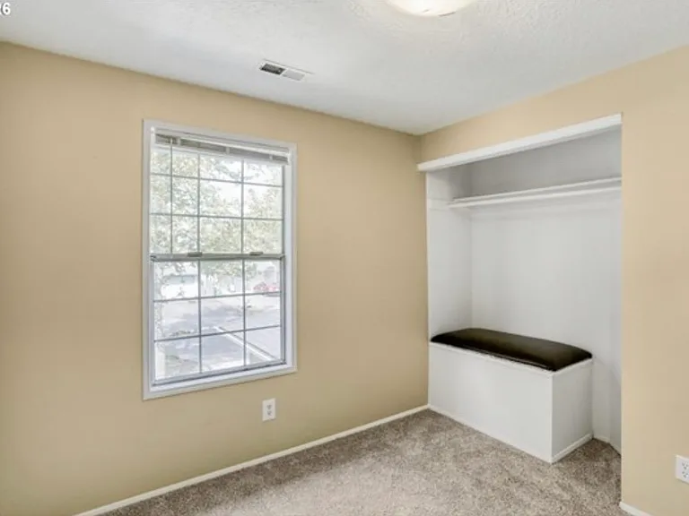 1610 NE 235th Ave — Photo 3