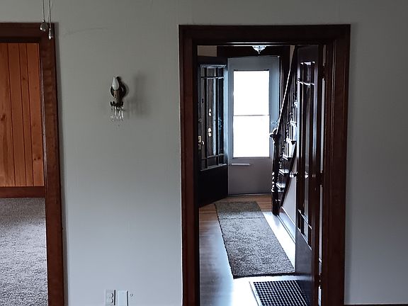 5th image of 800 N Elm St