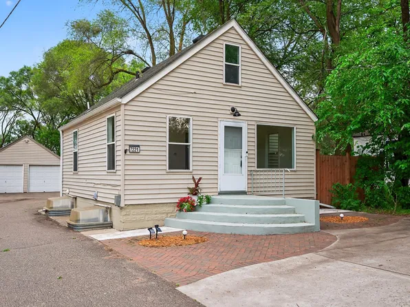 7221 E River Rd, Minneapolis, MN 55432